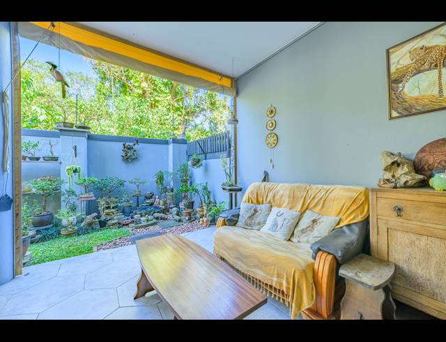 2 BEDROOM APARTMENT FOR SALE IN SHEFFIELD BEACH